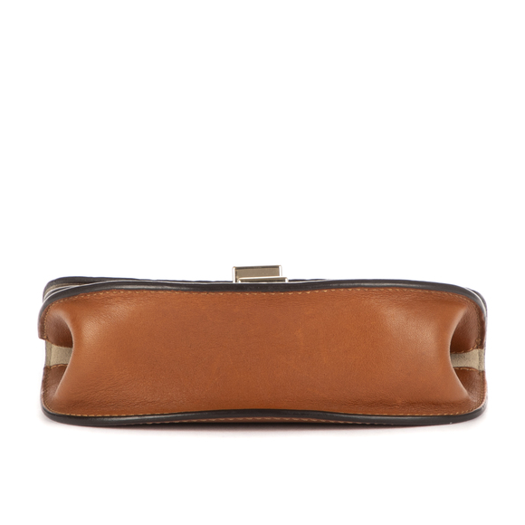 Chloé Georgia - Picture 6 of 11